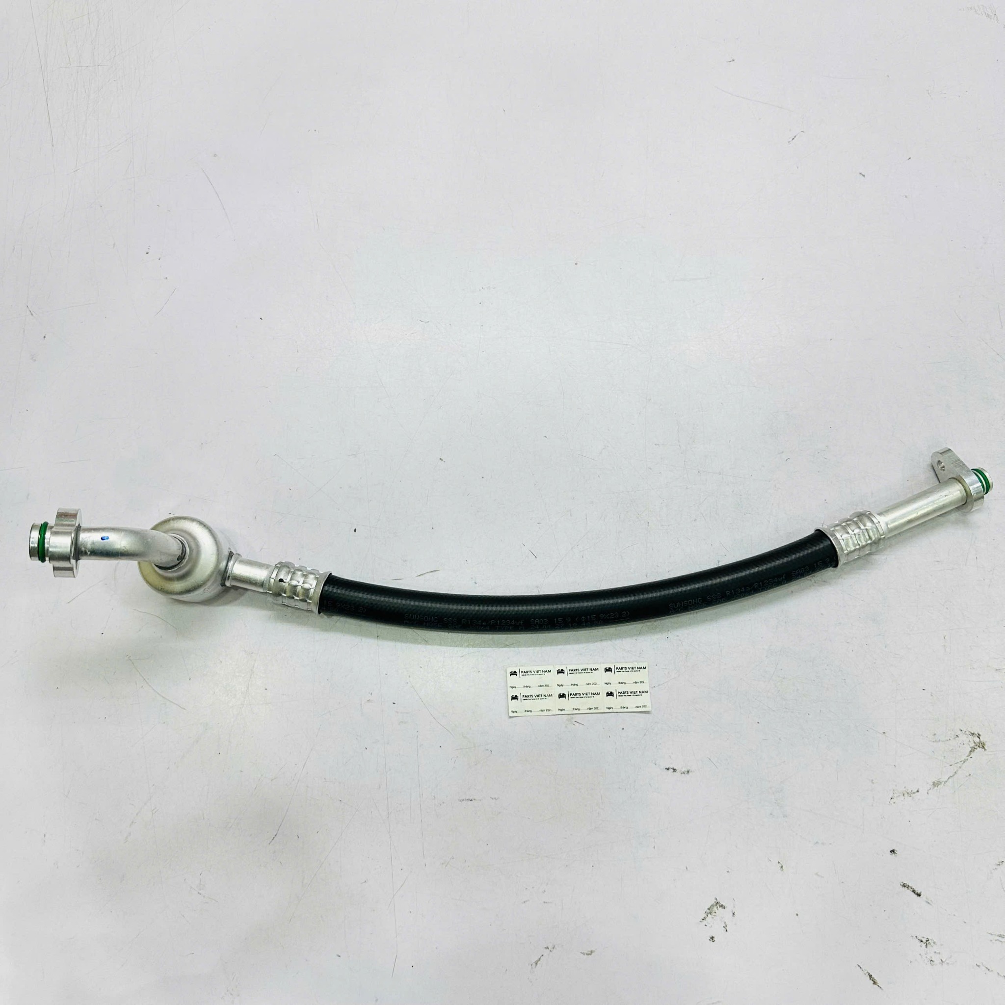 Ống dẫn gas điều hòa (a / c pipe) freelander 2, evoque. mã lr061889, LR027793 (partvietnam) LR061889